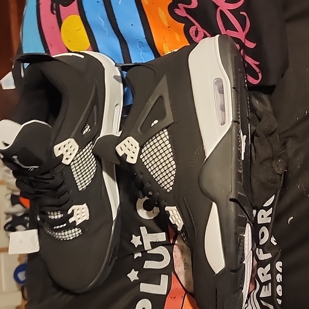 Jordan 4s